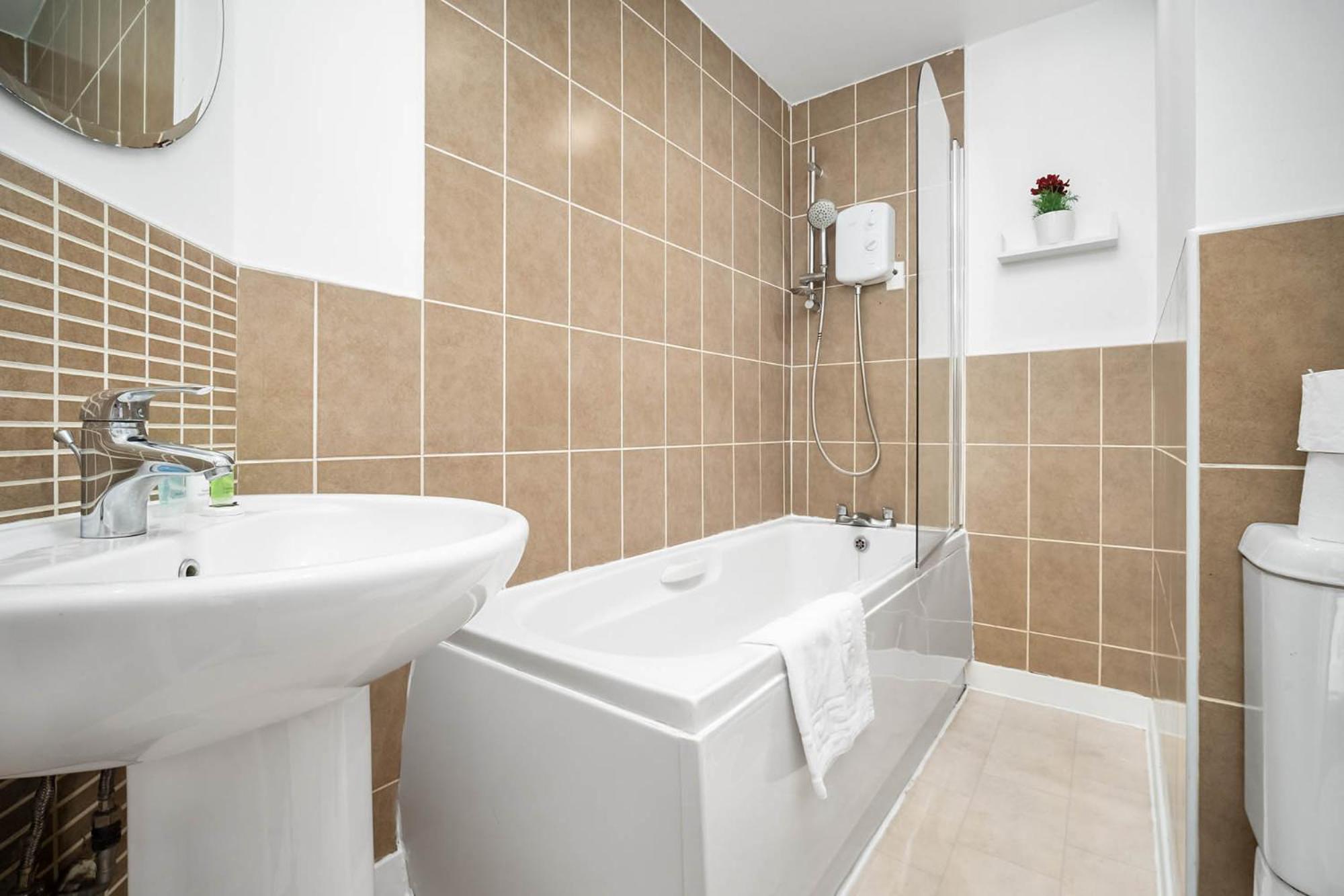 2 Bedroom House - Garden & Parking 2Gm - Wifi Birmingham Zewnętrze zdjęcie